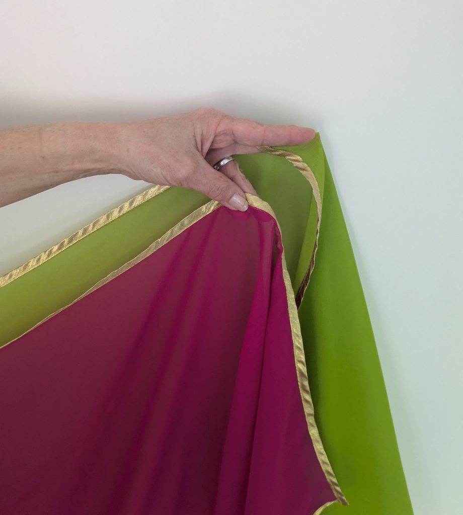 Tanztechnik mit zwei Schleiern: Scheren- und Häschengriff als Grundlage für fließende Bewegungen. Griff für Fortgeschrittene